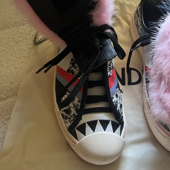 Fendi pink fur sneakers - Picture 2 of 12